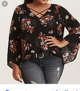 Torrid bell sleeve blouse size 2 (18/20)